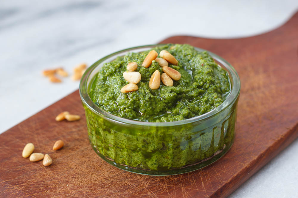 Zo maak je klassieke groene pesto - Zoetrecepten